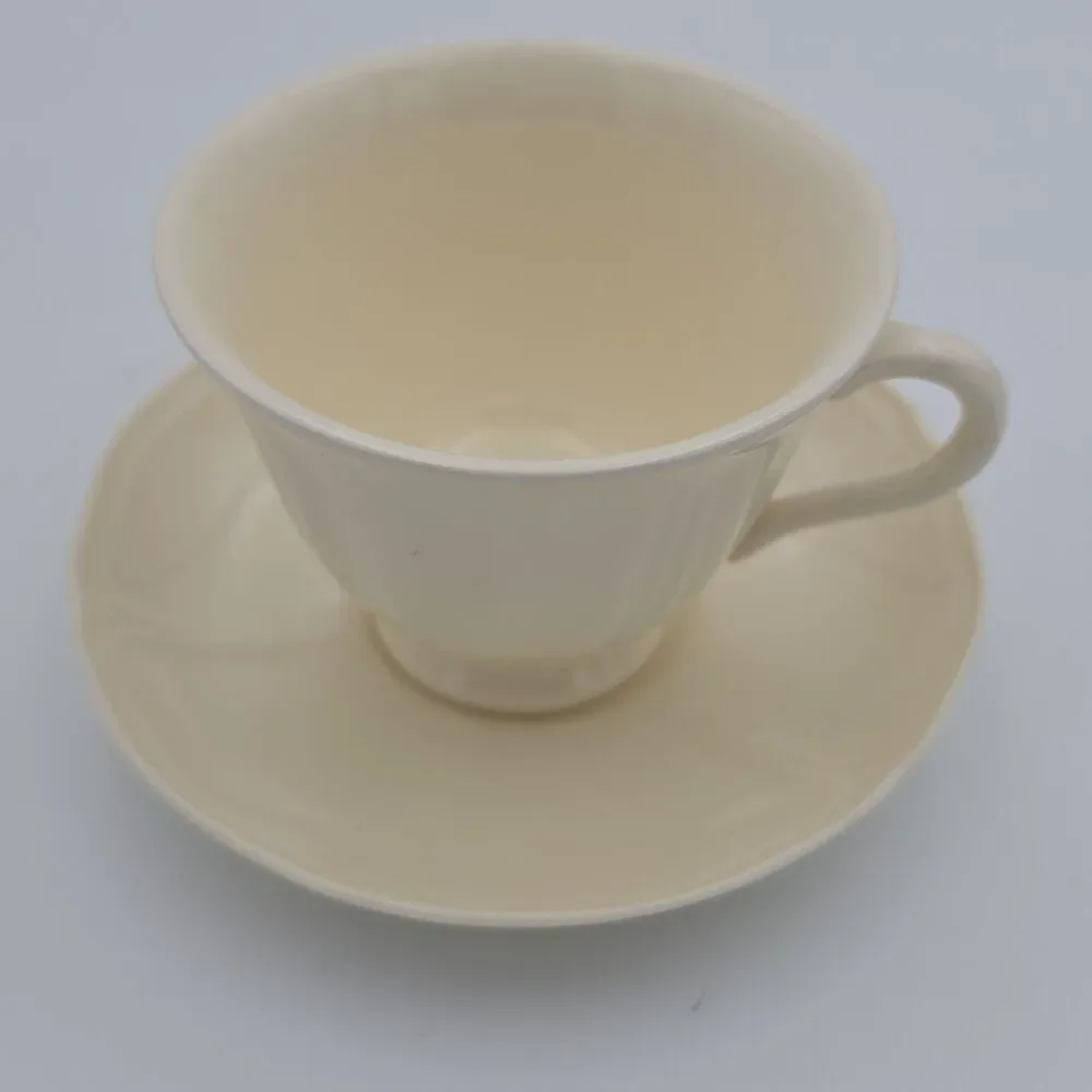 Wedgwood Queen's Shape Cream Ivory Cup & Saucer Made in England Etruria Barlasto